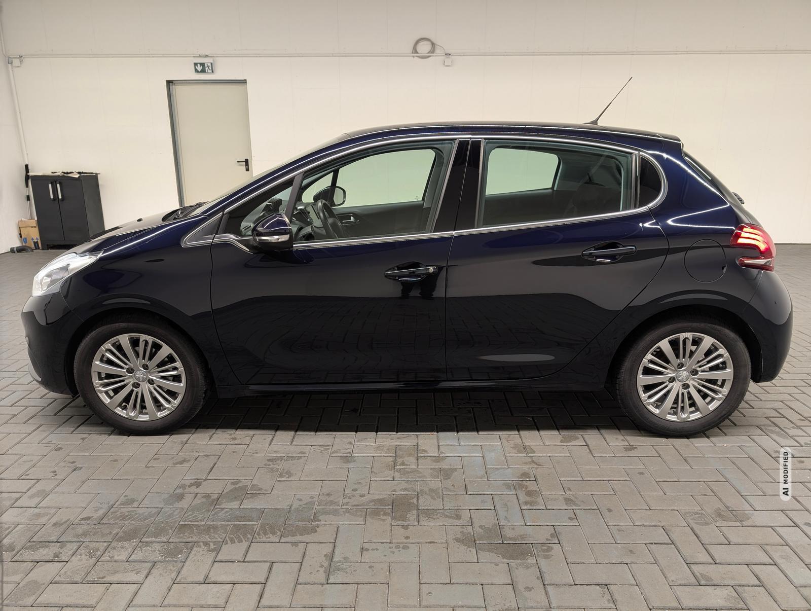 Peugeot 208 Allure Navi/Carplay/SHZ/PDC/Tempom./16-LM
