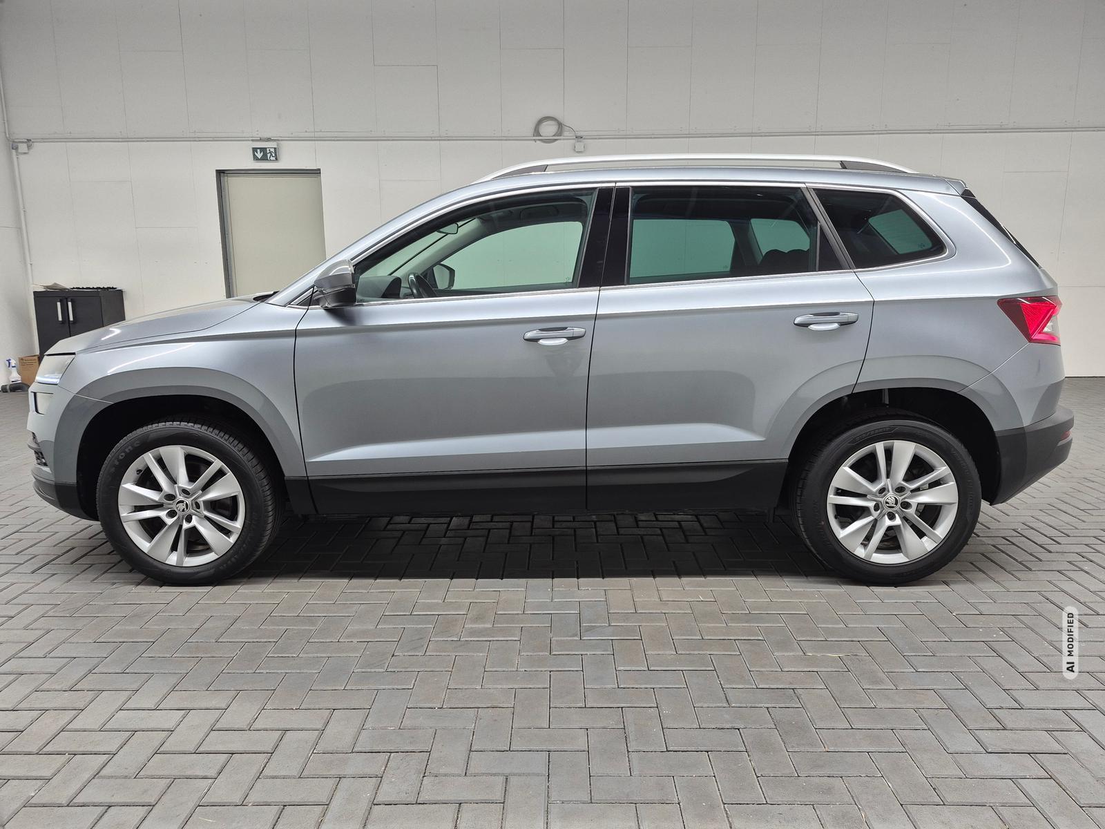 Skoda Karoq LED/SHZ/PDC/Smart-Link/Tempomat/17-LM